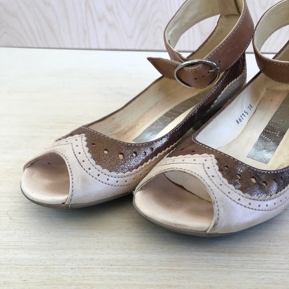 “Hispanitas” Leather open toe sandals. US7.5/EU38 - Picture 9 of 9